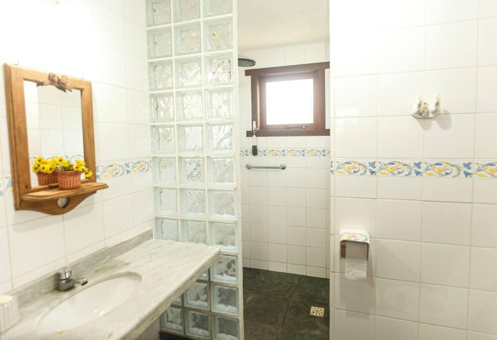 Casa Em Condominio Com Cozinha Completa E Area Gourmet